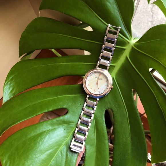 Gorgeous Rose gold and pearl Kenneth Cole watch - Picture 2 of 5